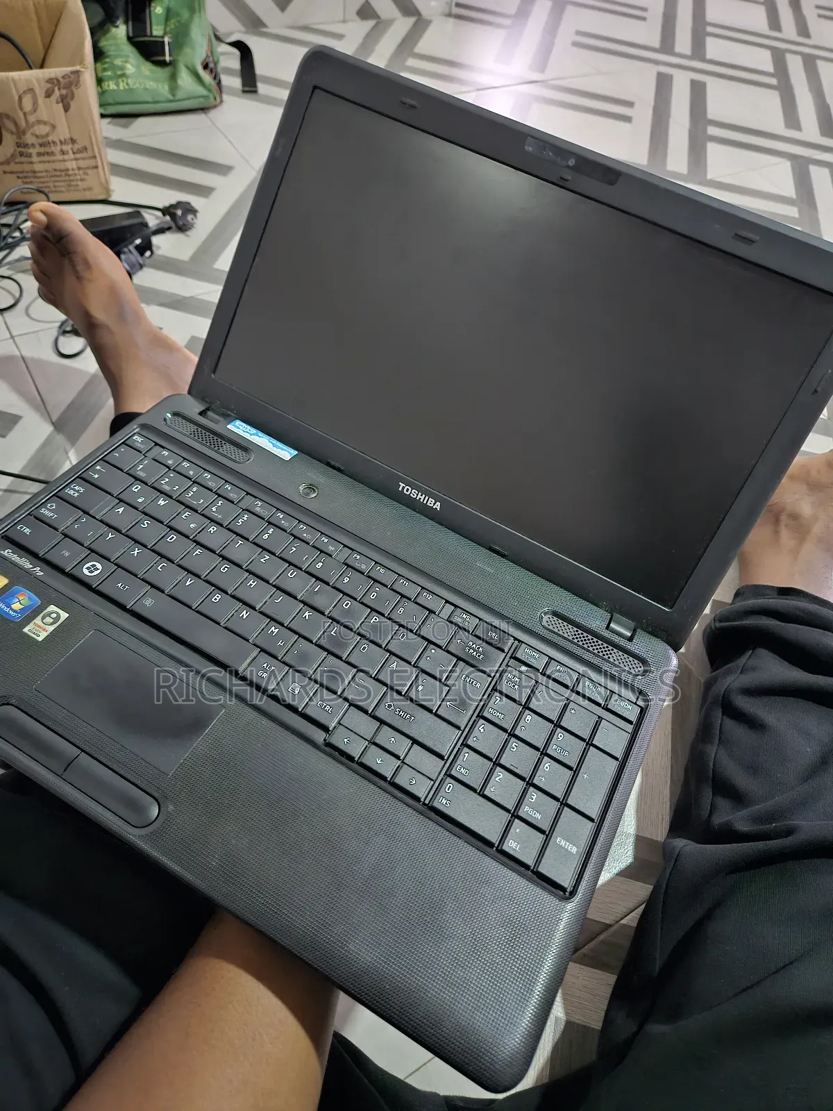 Laptop Toshiba Satellite C665 4GB Intel Core I3 HDD 320GB