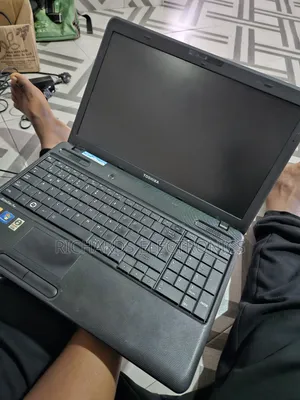 Laptop Toshiba Satellite C665 4GB Intel Core I3 HDD 320GB
