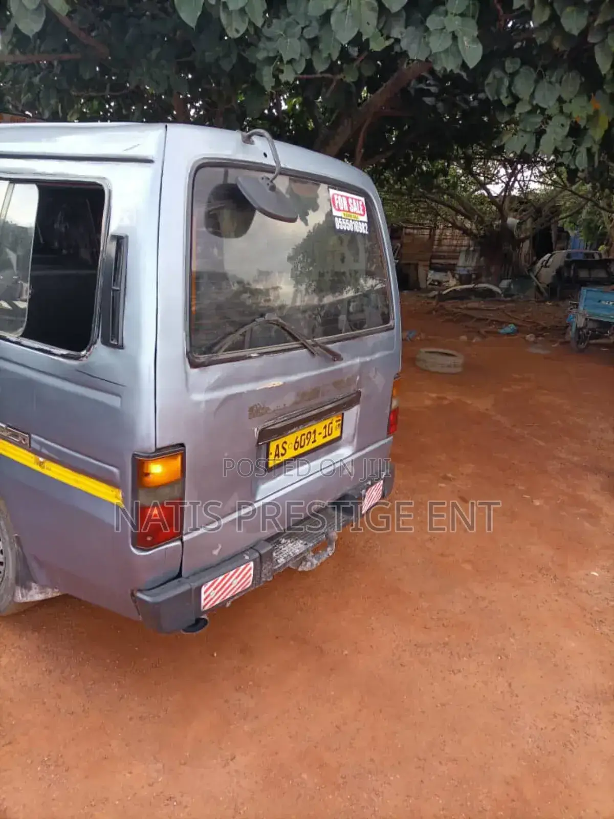 Nissan Caravan (Urvan) 2002 Silver