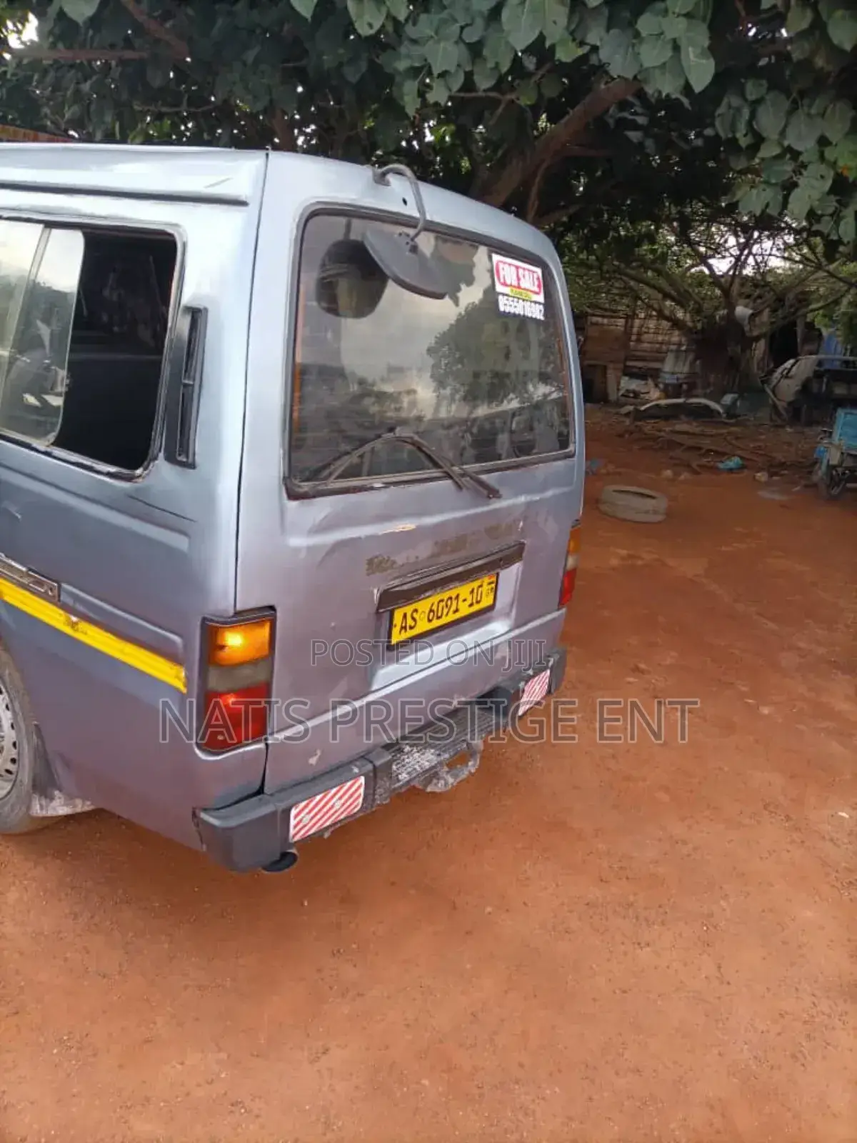 Nissan Caravan (Urvan) 2002 Silver
