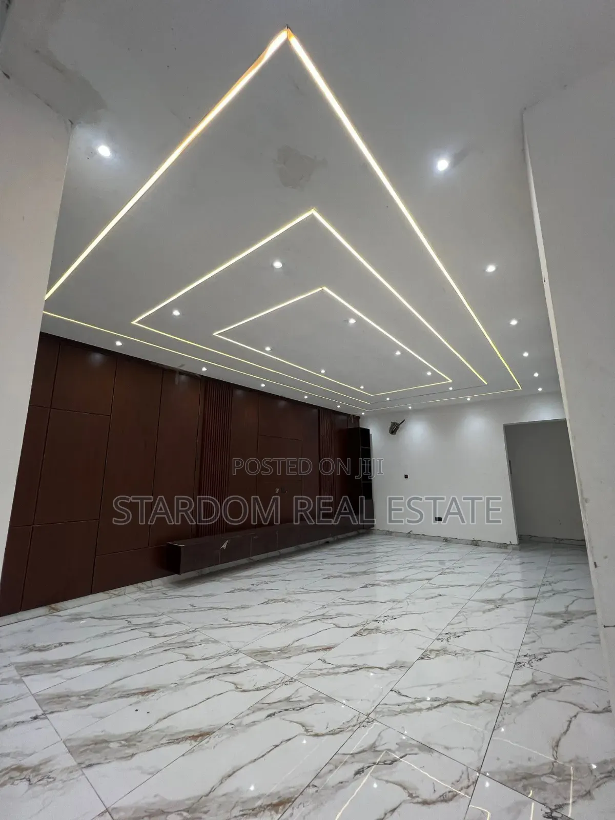 4bdrm Duplex in Ashaley Botwe for sale