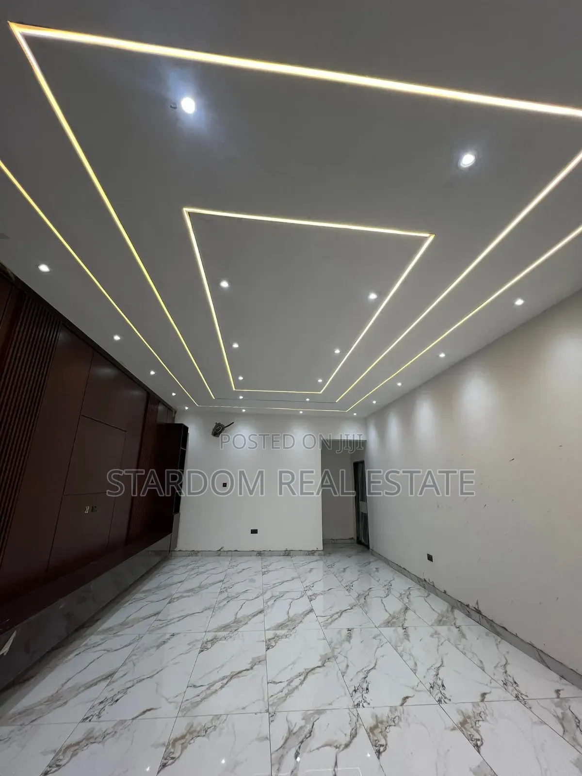 4bdrm Duplex in Ashaley Botwe for sale