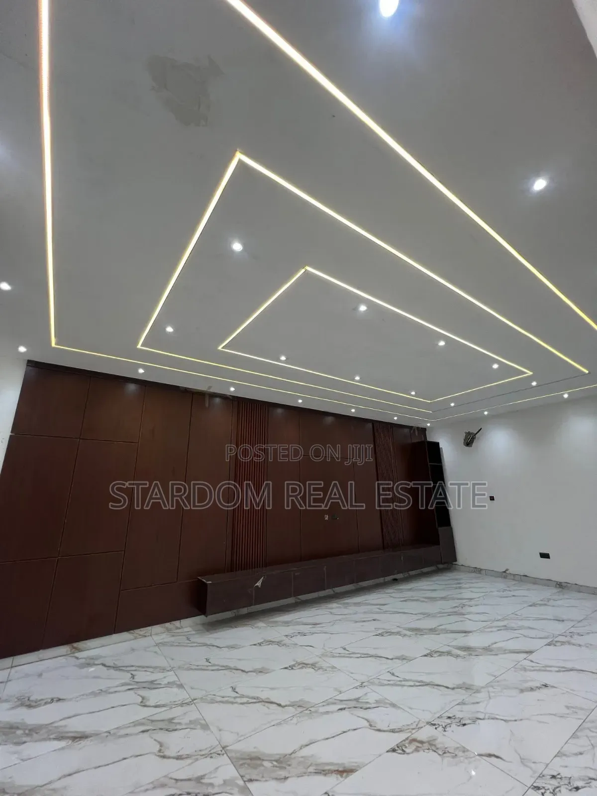 4bdrm Duplex in Ashaley Botwe for sale