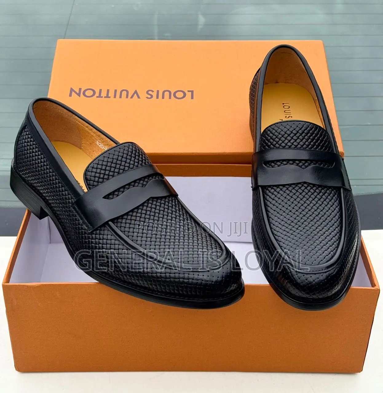 Louis Vuitton  Men Black Leather Shoe
