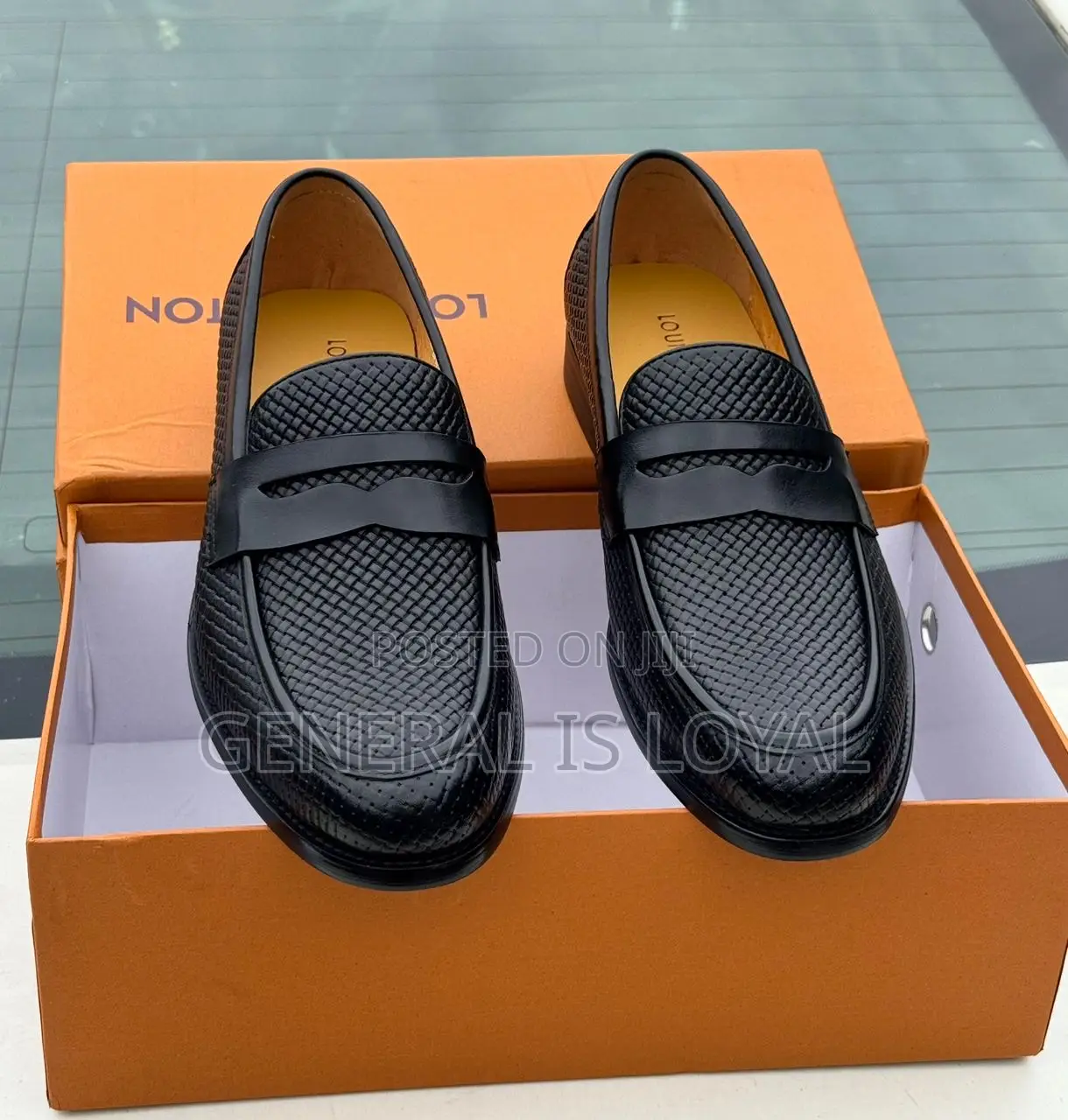 Louis Vuitton  Men Black Leather Shoe