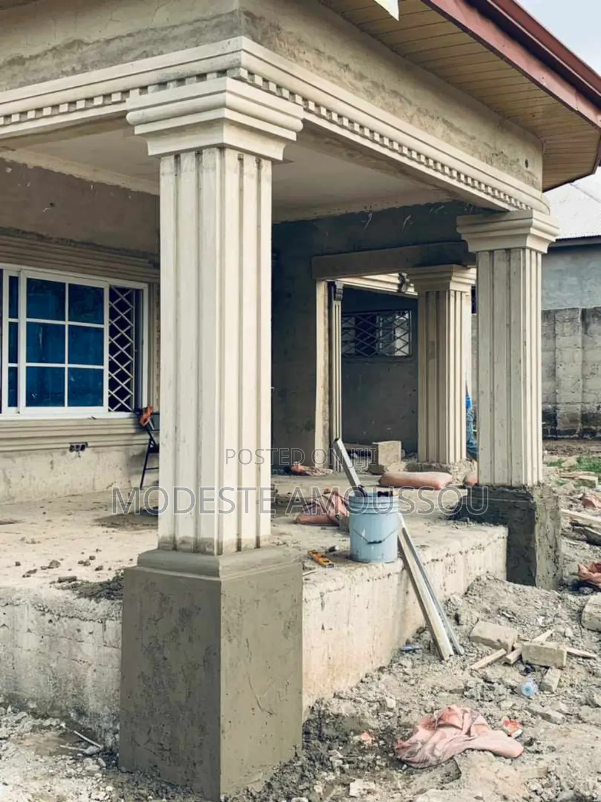 Parafet, Pillars And Corner Design