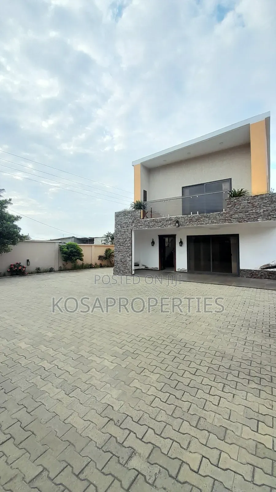3bdrm House in Ashaley Botwe for sale