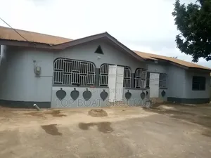 3bdrm House in Buokrom Top-Boat, Kumasi Metropolitan for sale