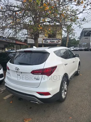 Hyundai Santa Fe SE AWD 2017 White