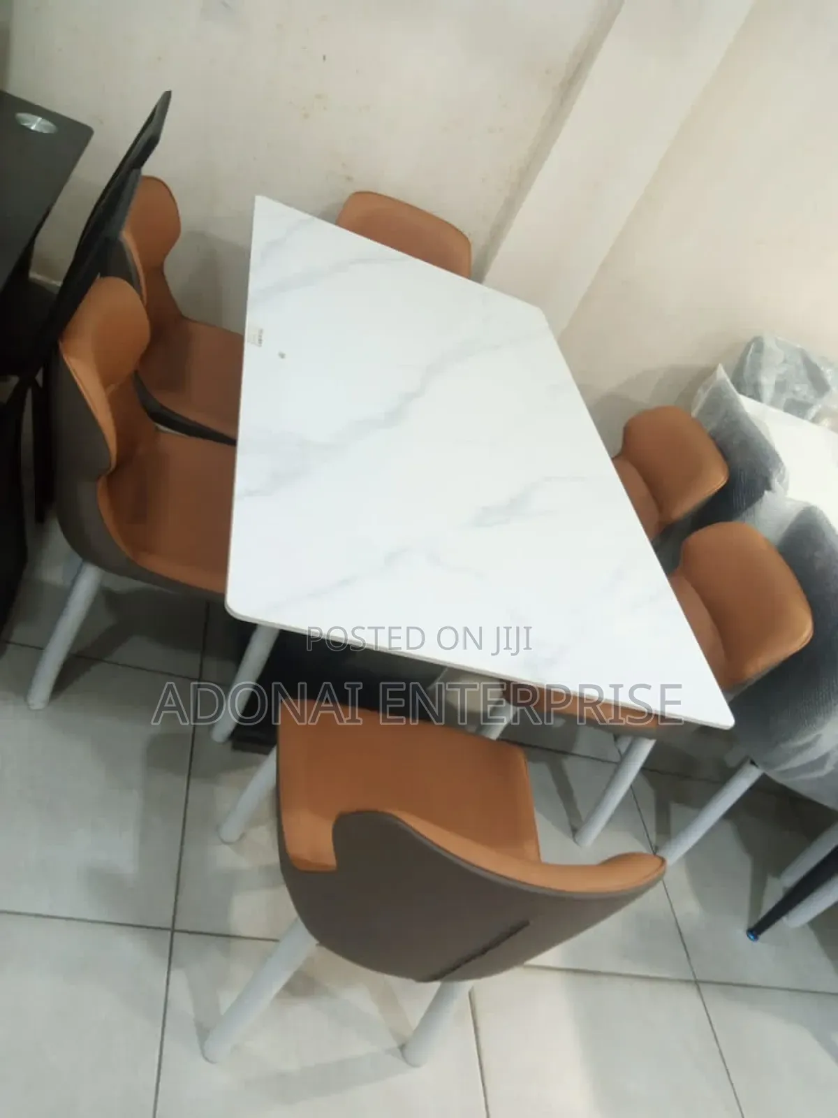 Dining Table and 6 Chairs HVGHT