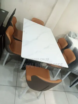 Dining Table and 6 Chairs HVGHT