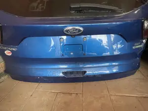 Ford Escape 2018 Back Boots Available With The Boot Tail Light