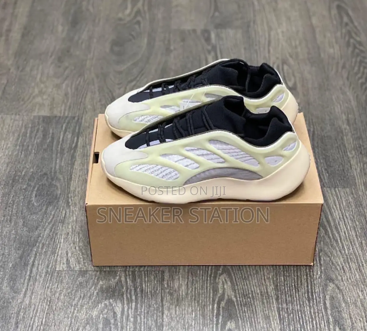 Adidas Yeezy Boost 700