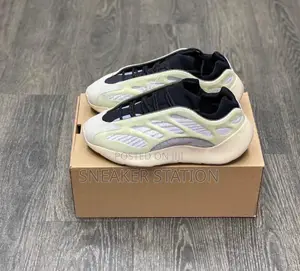 Adidas Yeezy Boost 700