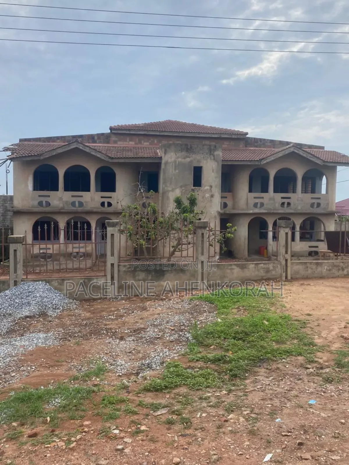 8bdrm Apartment in Aplaku, Ga South Municipal for sale