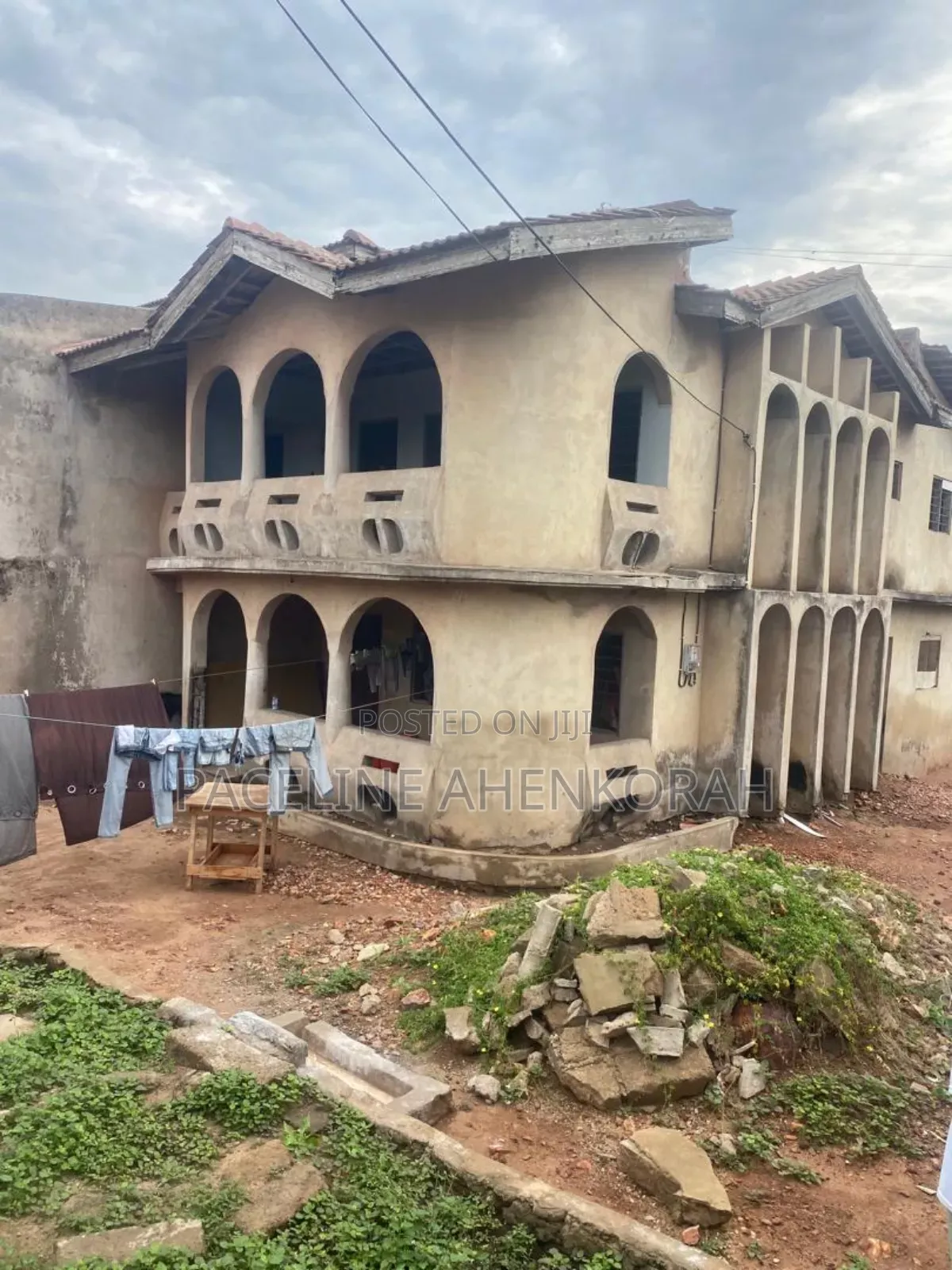 8bdrm Apartment in Aplaku, Ga South Municipal for sale