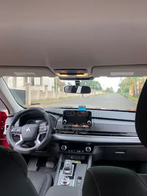 Mitsubishi Outlander 2022 Red