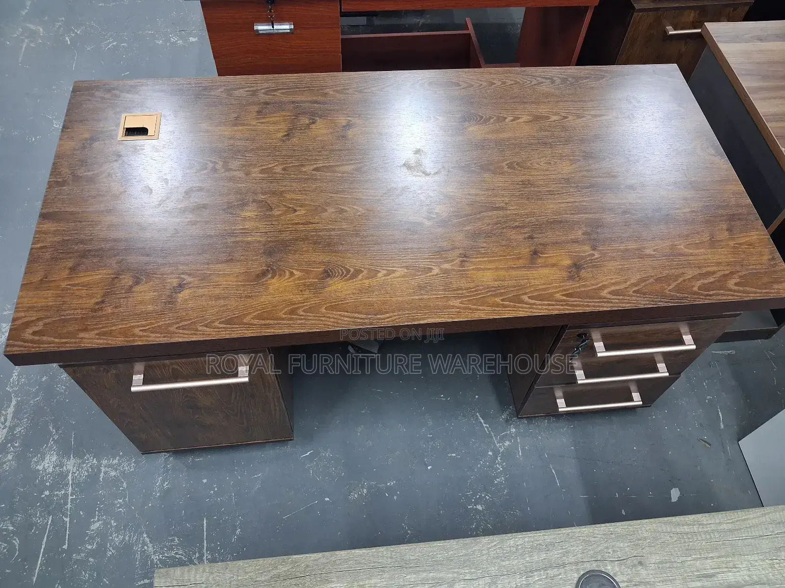 Executive Well Sculptured Office Desk