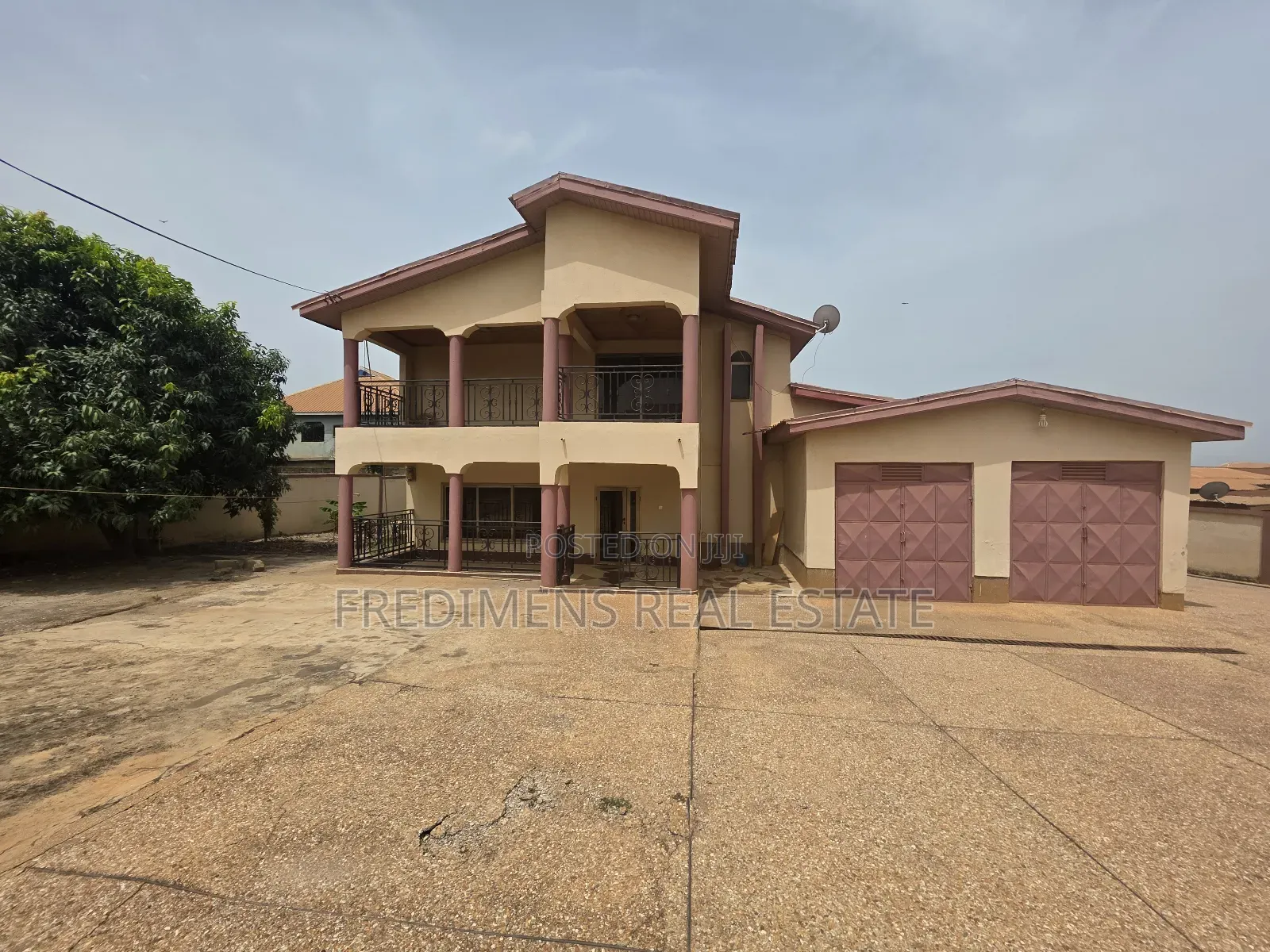 5bdrm House in Fredimens Real, Kumasi Metropolitan for sale