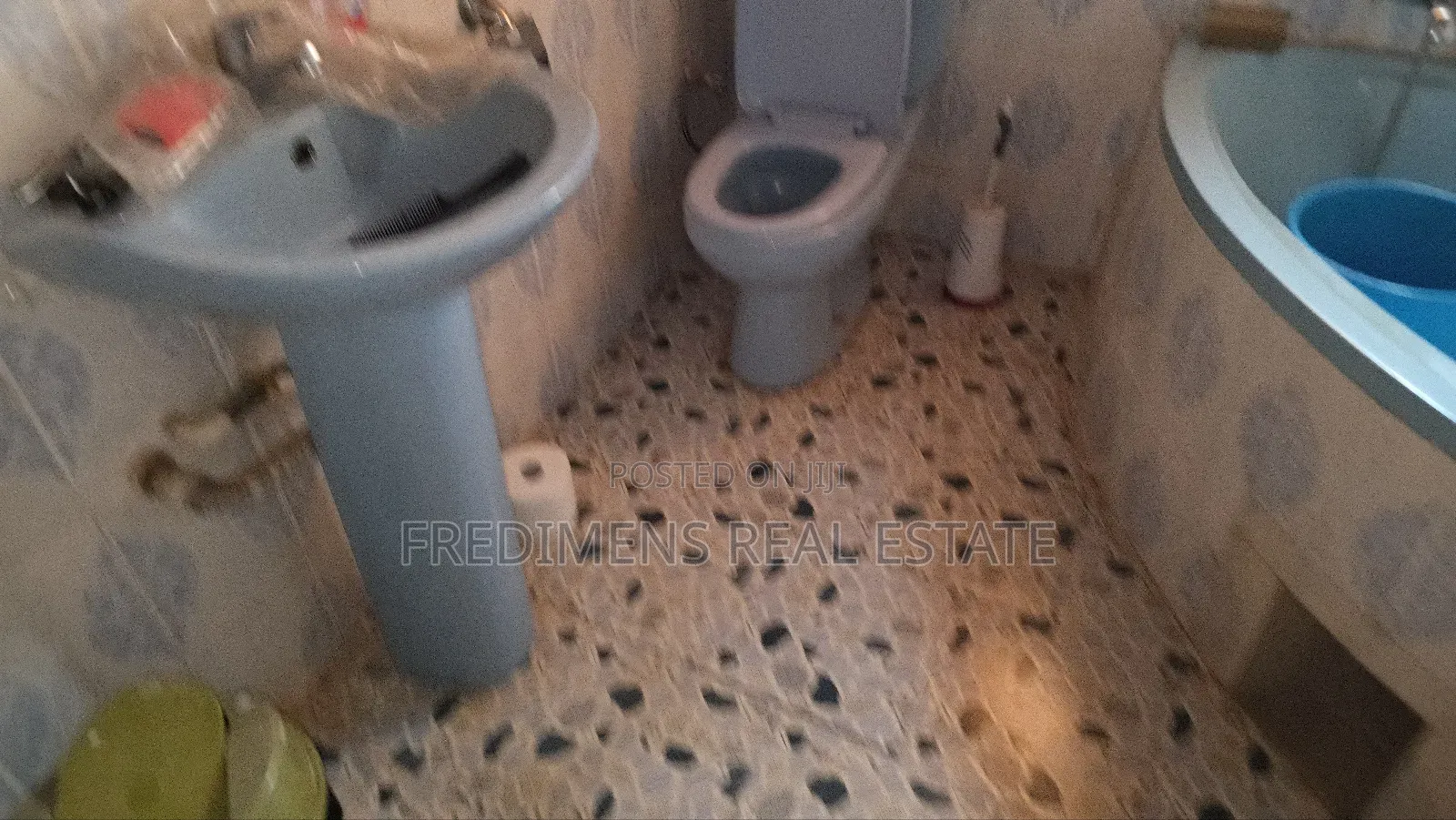5bdrm House in Fredimens Real, Kumasi Metropolitan for sale