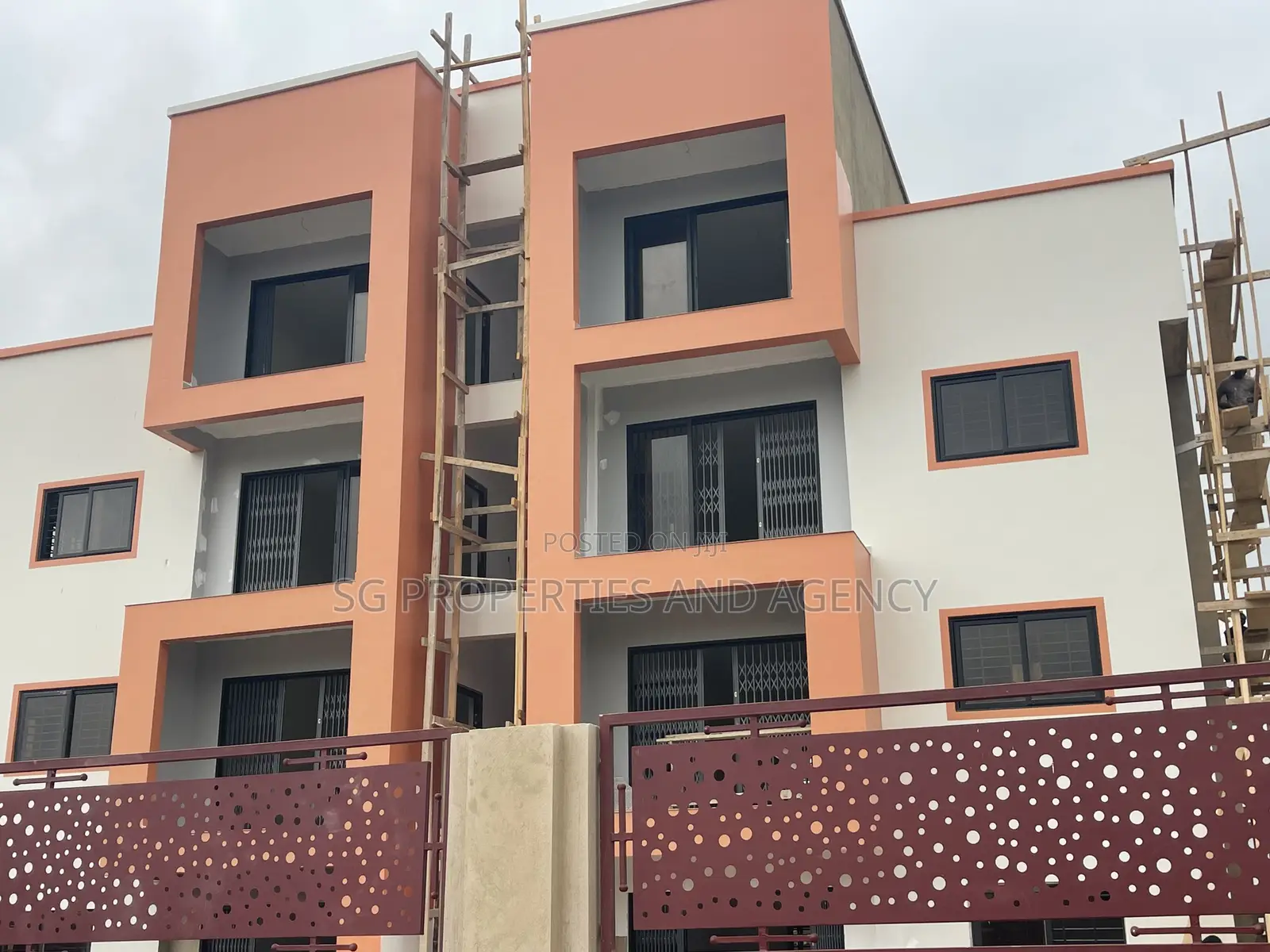 2bdrm Apartment in Lashibi, Sakumono for rent