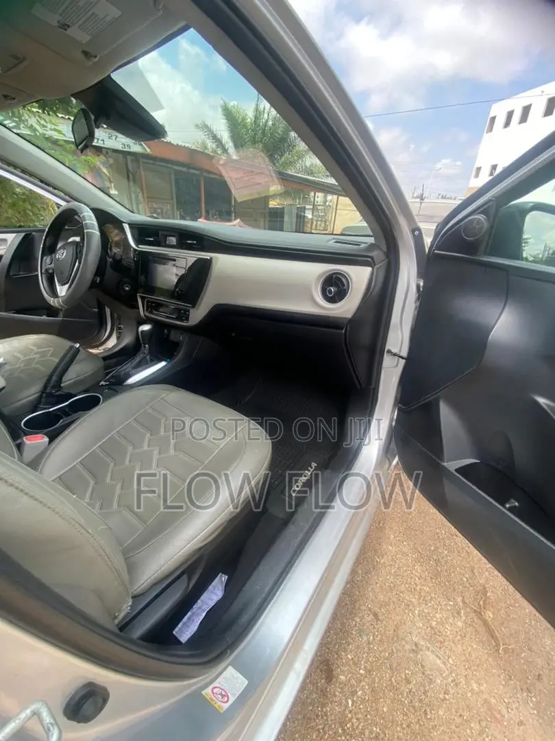 Toyota Corolla L (1.8L 4cyl 2A) 2019 Gray