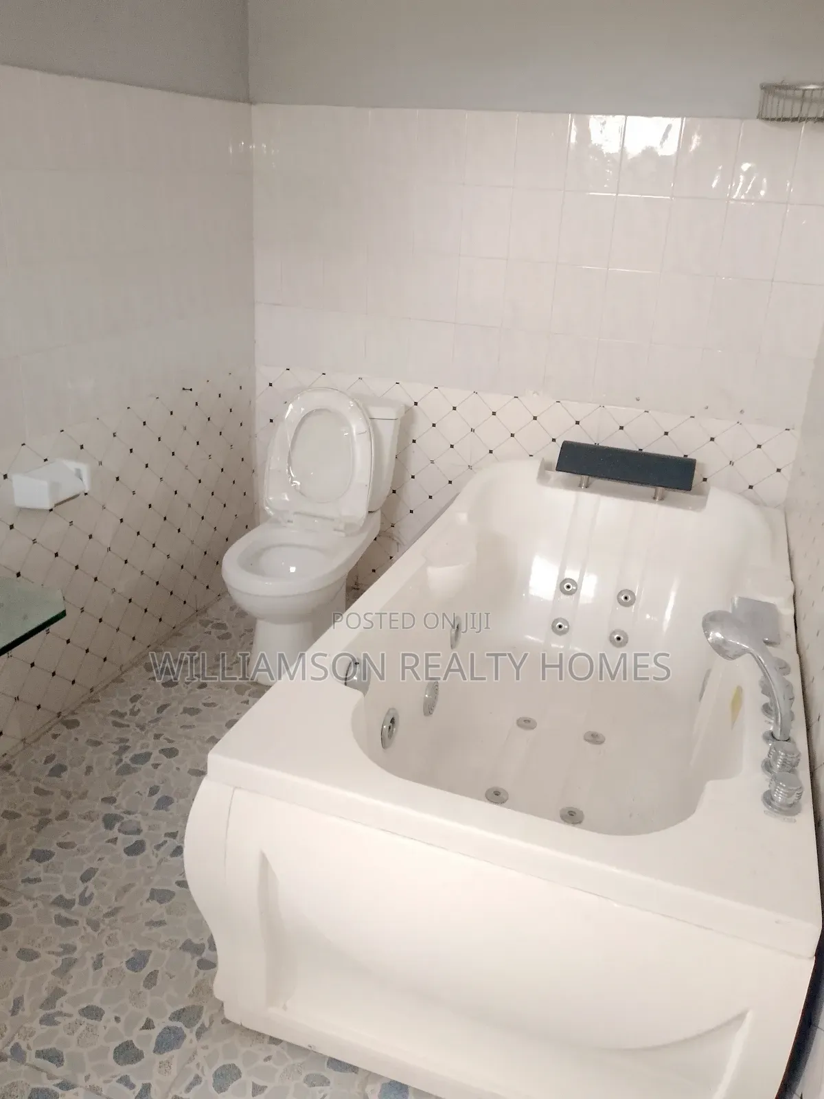 3bdrm House in Community 20 Estate, Spintex for rent