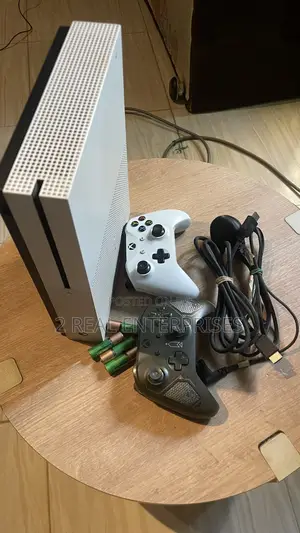 Xbox One S With 2 Wireless Controllers, Chargeable Batteries Games