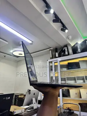 New Laptop Asus ZenBook 13 UX331UN 16GB Intel Core I9 SSD 1T