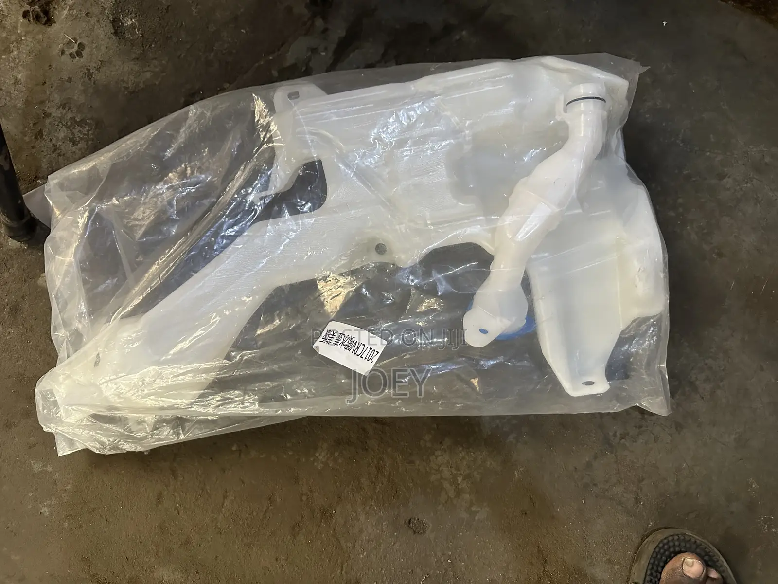 CRV 2016-19 Wiper Wash Bottle