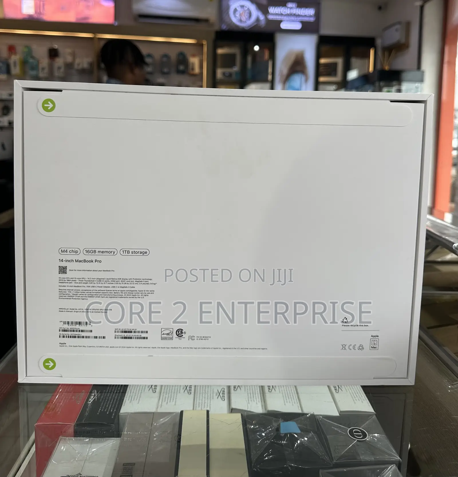 New Laptop Apple MacBook Pro 2024 M4 14-Inch 16GB Apple M4 SSD 1T