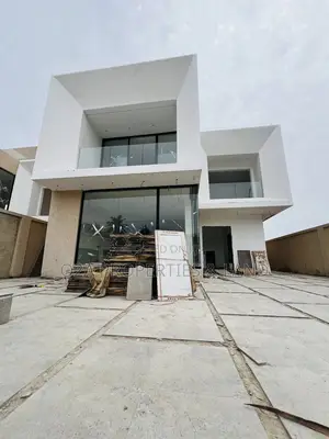 5bdrm House in Ashaley Botwe, Lake Side Estate for sale
