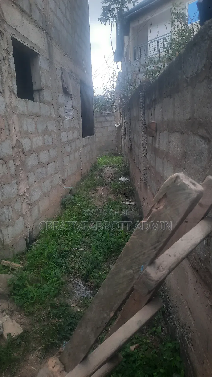6bdrm House In Knust Accra Campus, Ga East Municipal For Sale