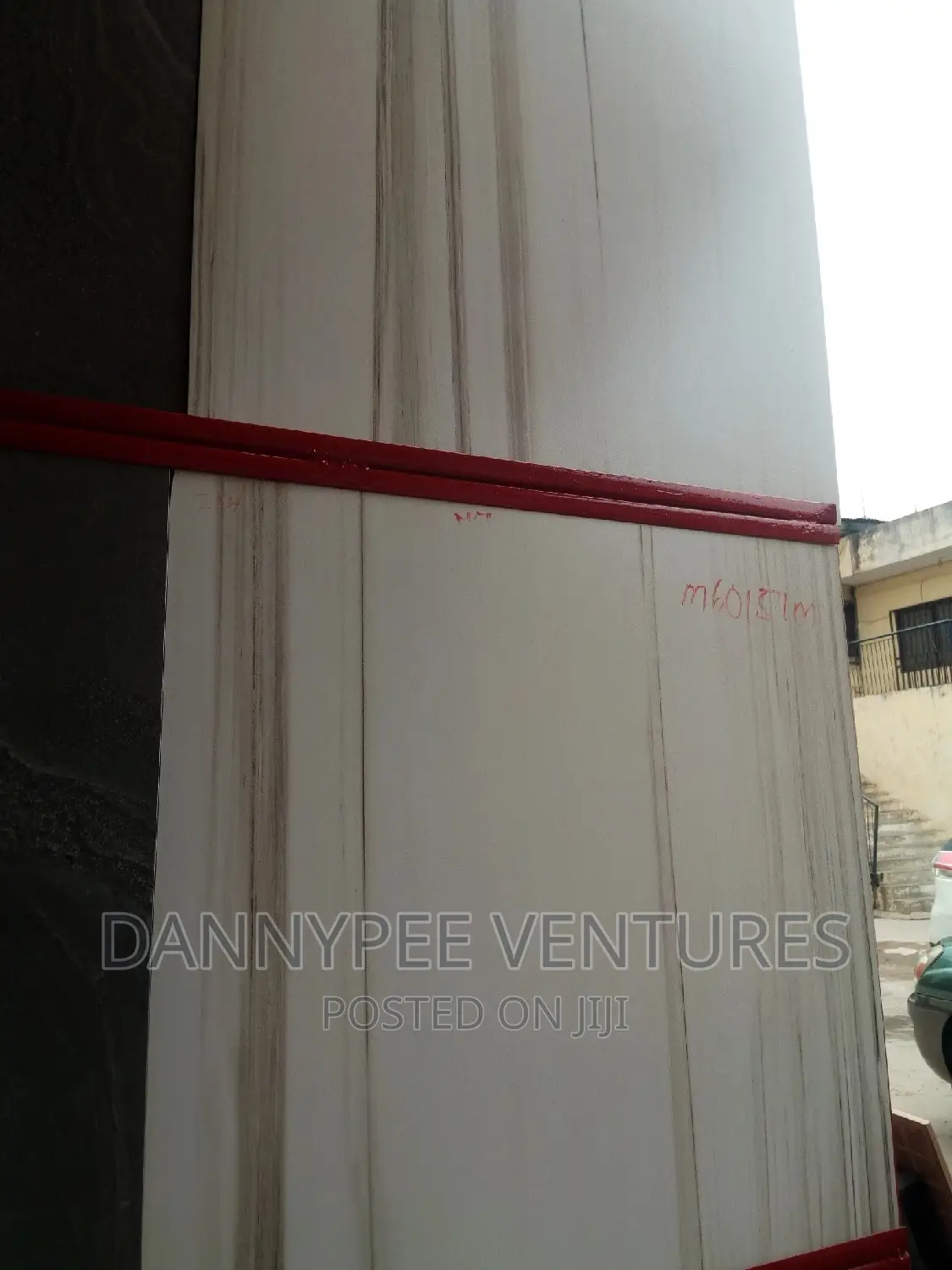 China Grade 1 Tiles Only