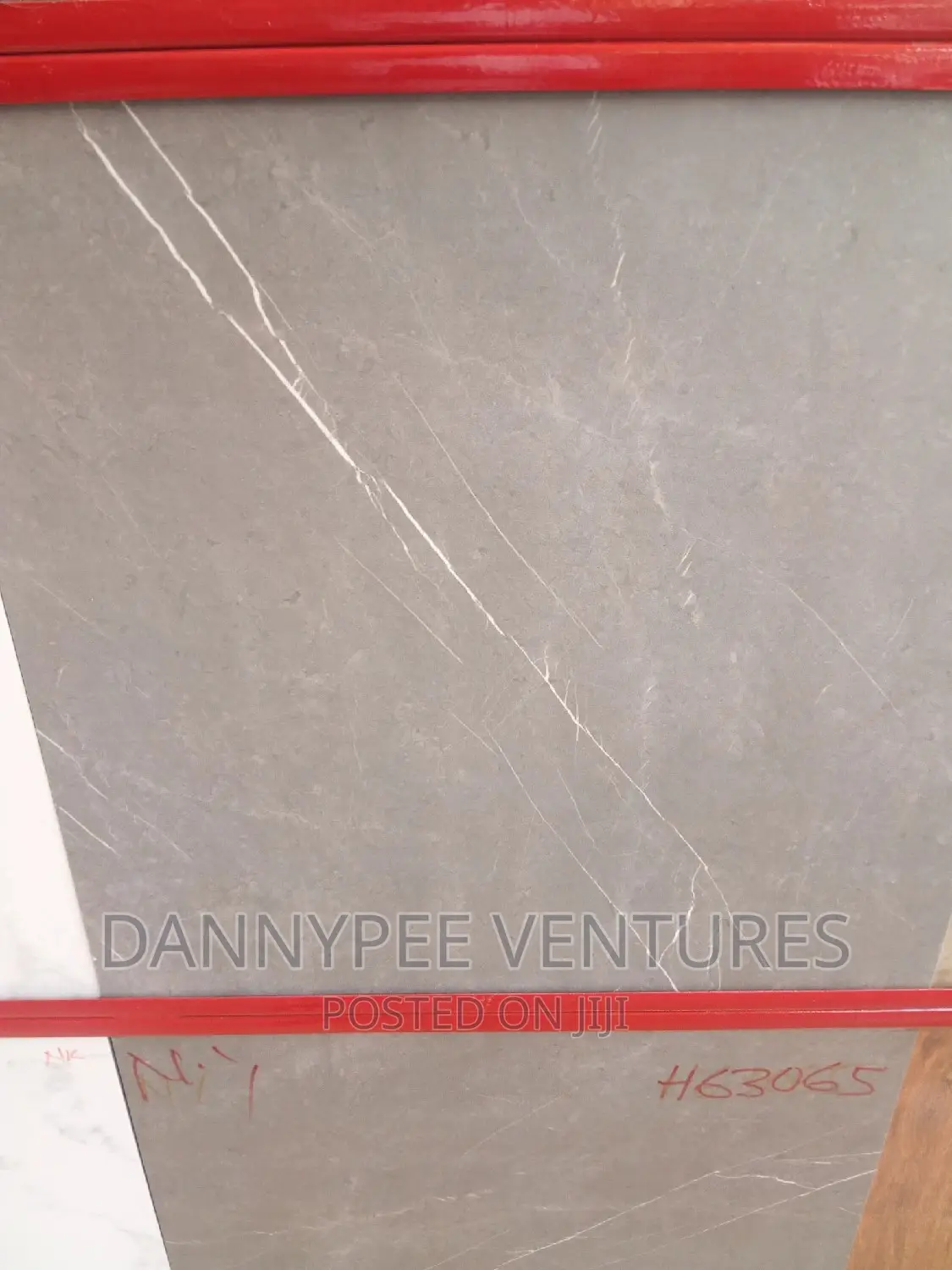 China Grade 1 Tiles Only