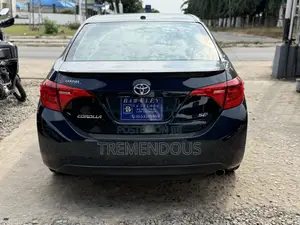 Toyota Corolla XLE (1.8L 4cyl 2A) 2018 Black