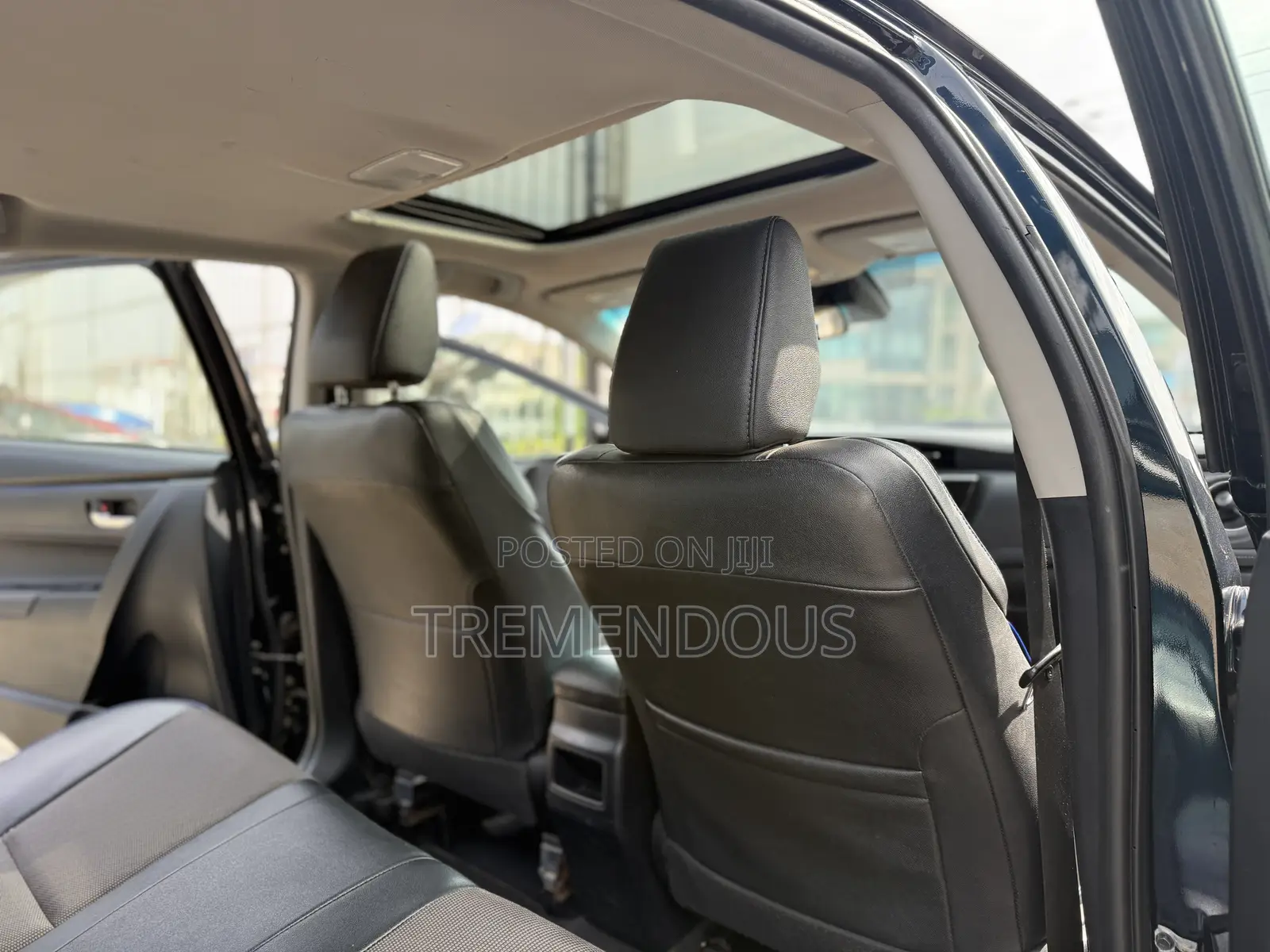 Toyota Corolla XLE (1.8L 4cyl 2A) 2018 Black
