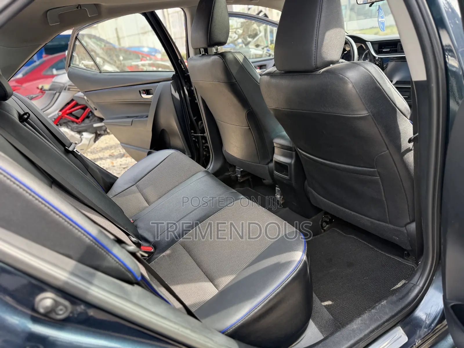 Toyota Corolla XLE (1.8L 4cyl 2A) 2018 Black