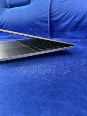 Laptop Apple MacBook Pro 2020 16GB Intel Core I7 SSD 1T