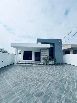 3bdrm Duplex in Lakeside Estate for sale