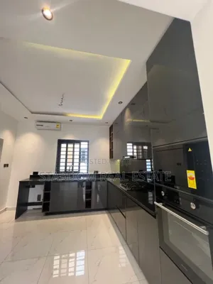 3bdrm Duplex in Lakeside Estate for sale
