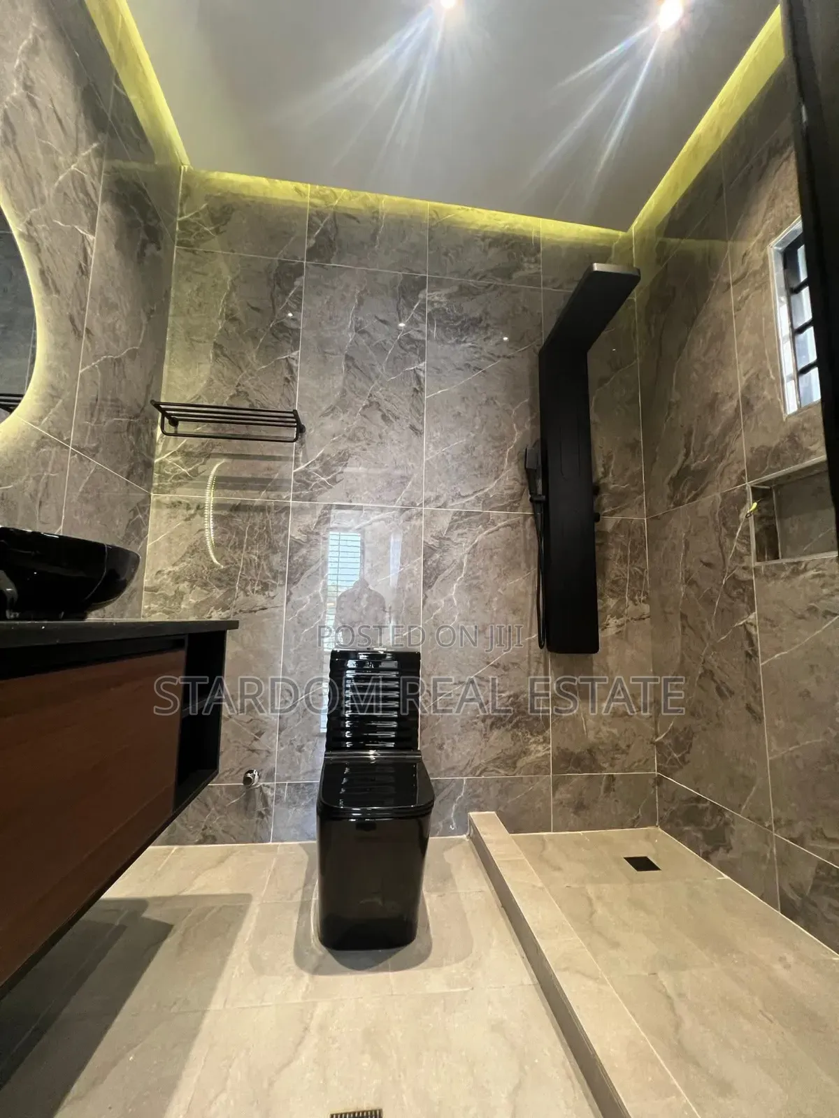 3bdrm Duplex in Lakeside Estate for sale