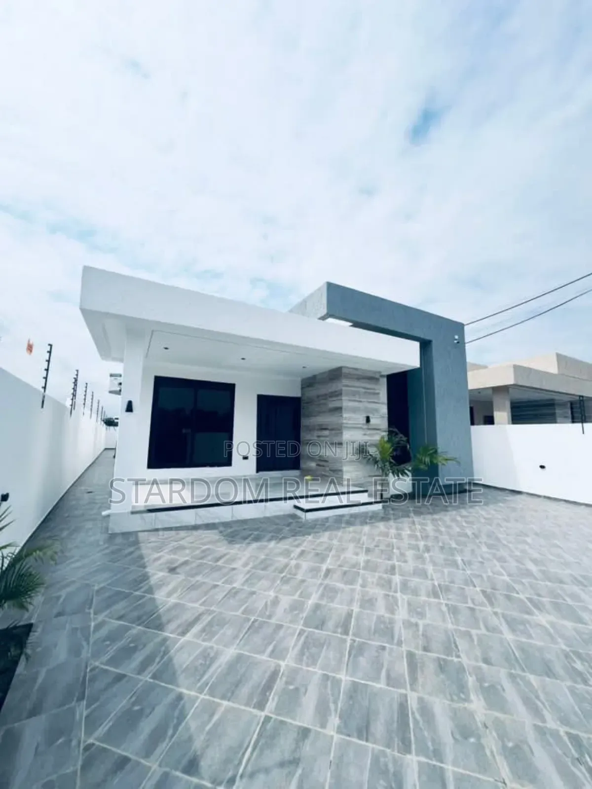 3bdrm Duplex in Lakeside Estate for sale