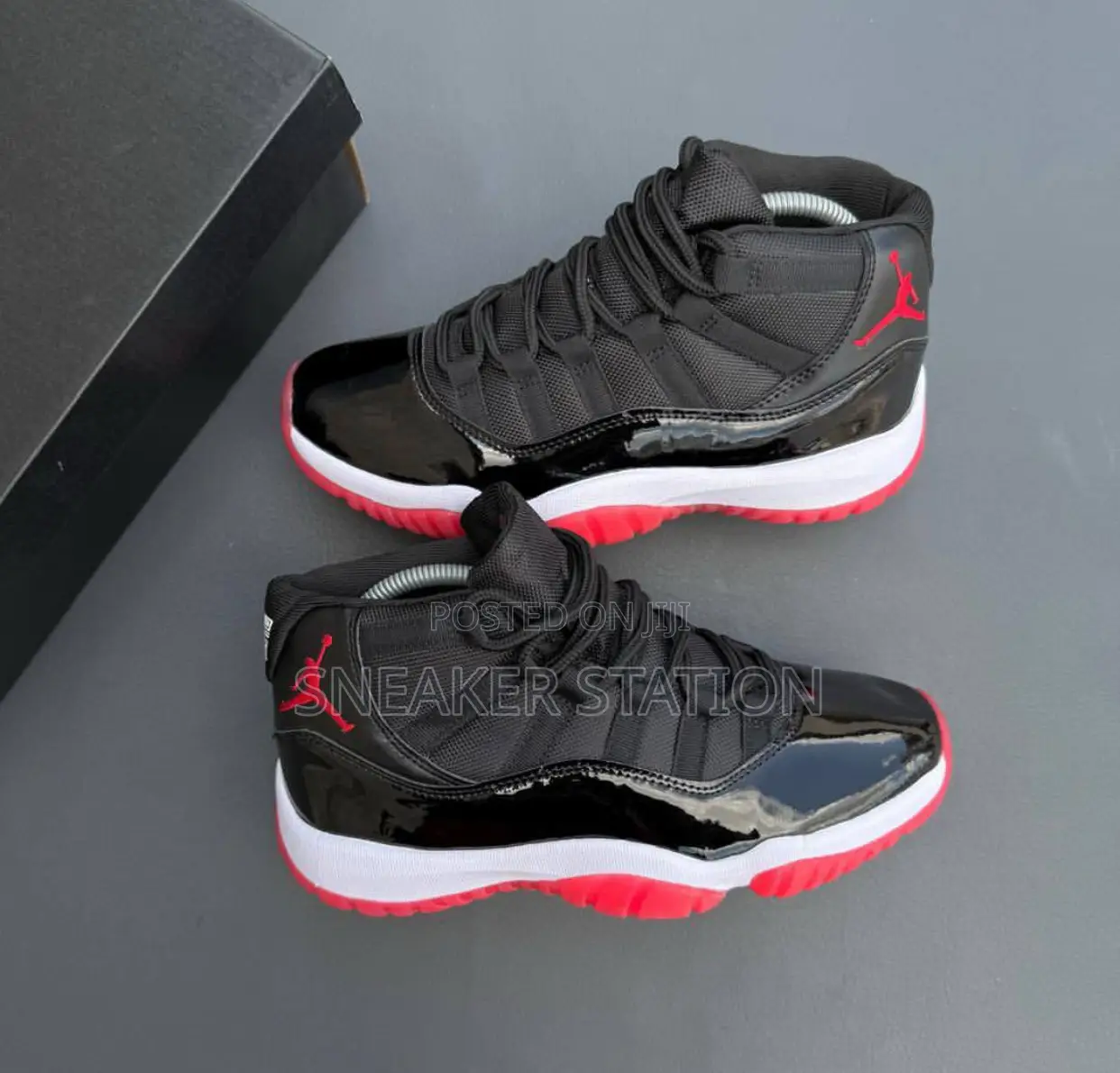 Air Jordan Retro 4 Black/Red