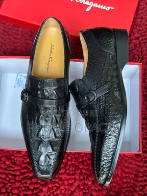 Luxurious and Distinctive Pair of Black Leather Ferragamo Loafer