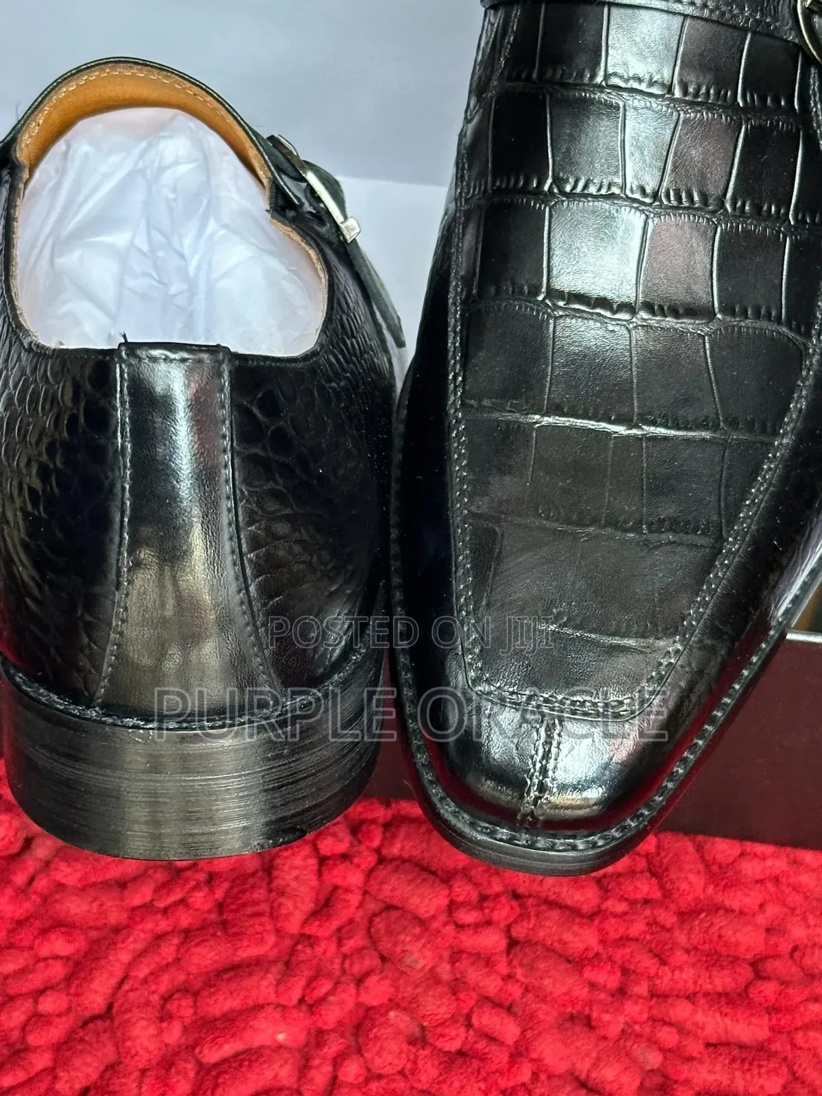 Stylish and Modern Pair of Black Kennett Cole Loafer