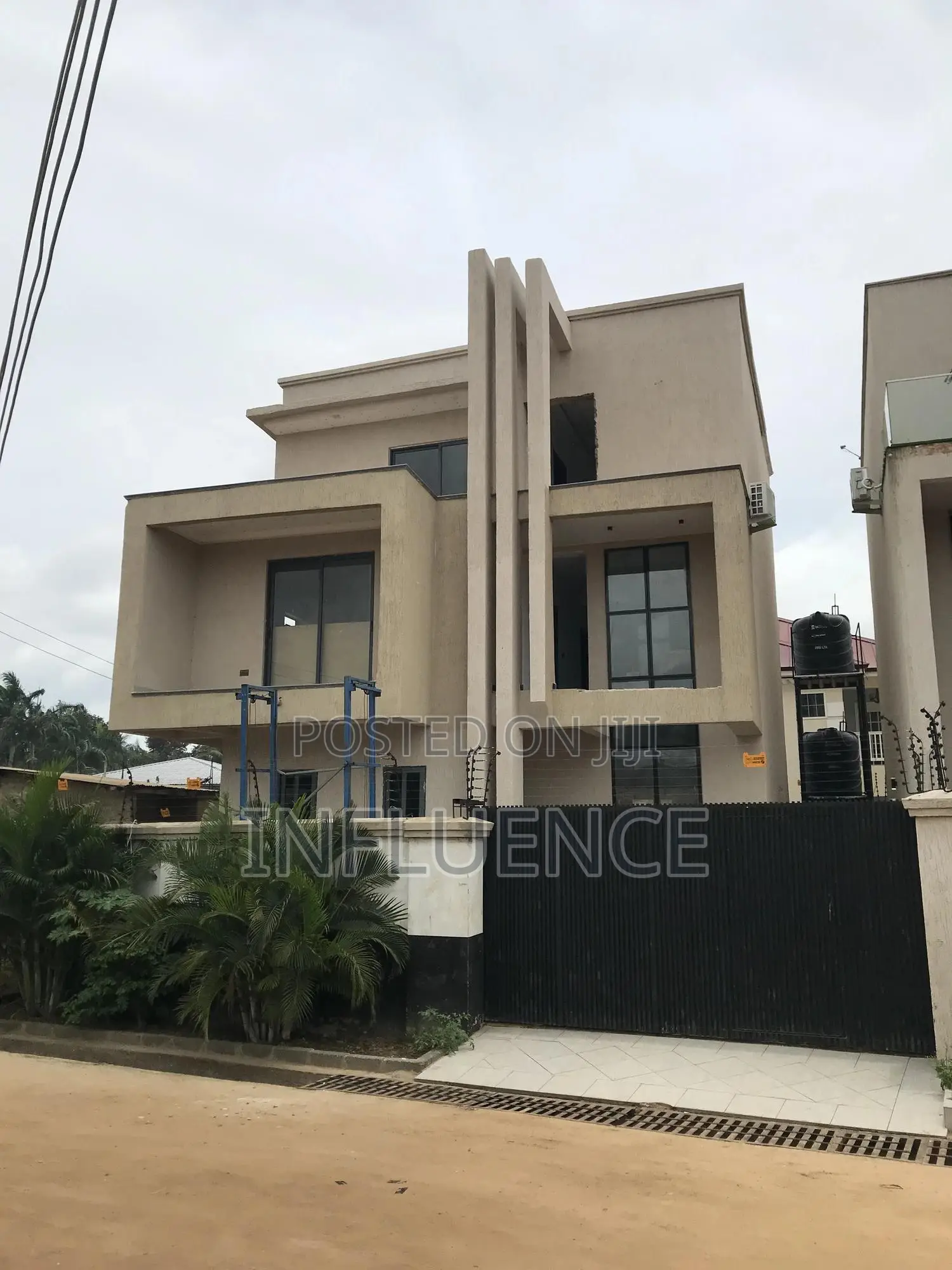 3bdrm House in American House Area, East Legon for sale