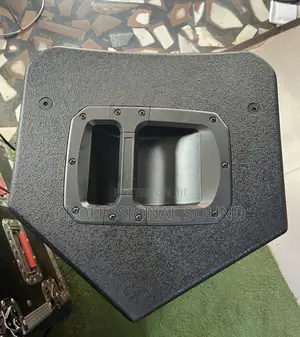 QSC Kw122 1000w 12 Inch Powered Speaker.