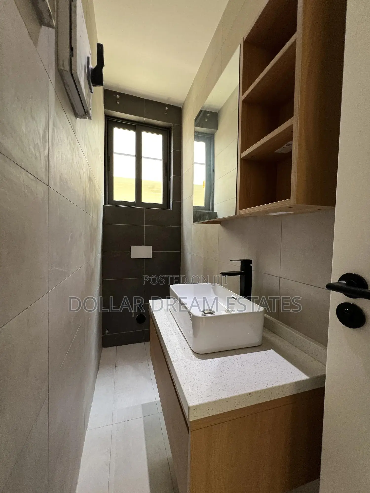 5bdrm House in Adjiriganor for sale