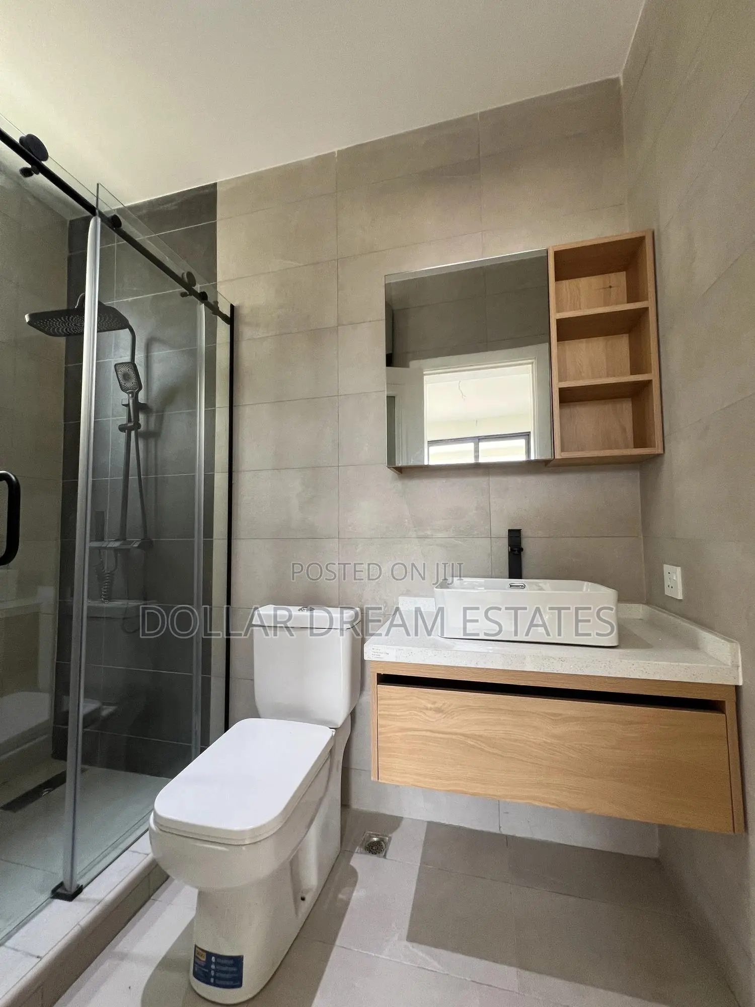 5bdrm House in Adjiriganor for sale